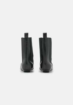 Les meilleures critiques de ⭐ ARKET Bottines Assurance De l’Authenticité ankle boots carré women ❤️ 11 Les meilleures critiques de ⭐ ARKET Bottines Assurance De l’Authenticité ankle boots carré women ❤️ -ARKET Soldes Boutique 0024816c63bb40f3a041009810c1139e