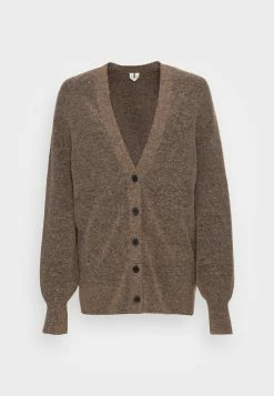 Le moins cher 👏 ARKET Gilet Women 🔔 11 Le moins cher 👏 ARKET Gilet Women 🔔 -ARKET Soldes Boutique 0136d183f3ec432b980a37abe064e7f7