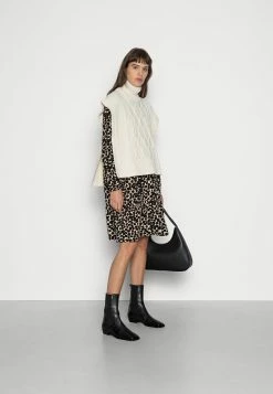 Grosses soldes 🌟 ARKET Cape Prix Favorable coat col roulé women 🌟 -ARKET Soldes Boutique 07a35fd2bc544ae3bc383343046cb4f8