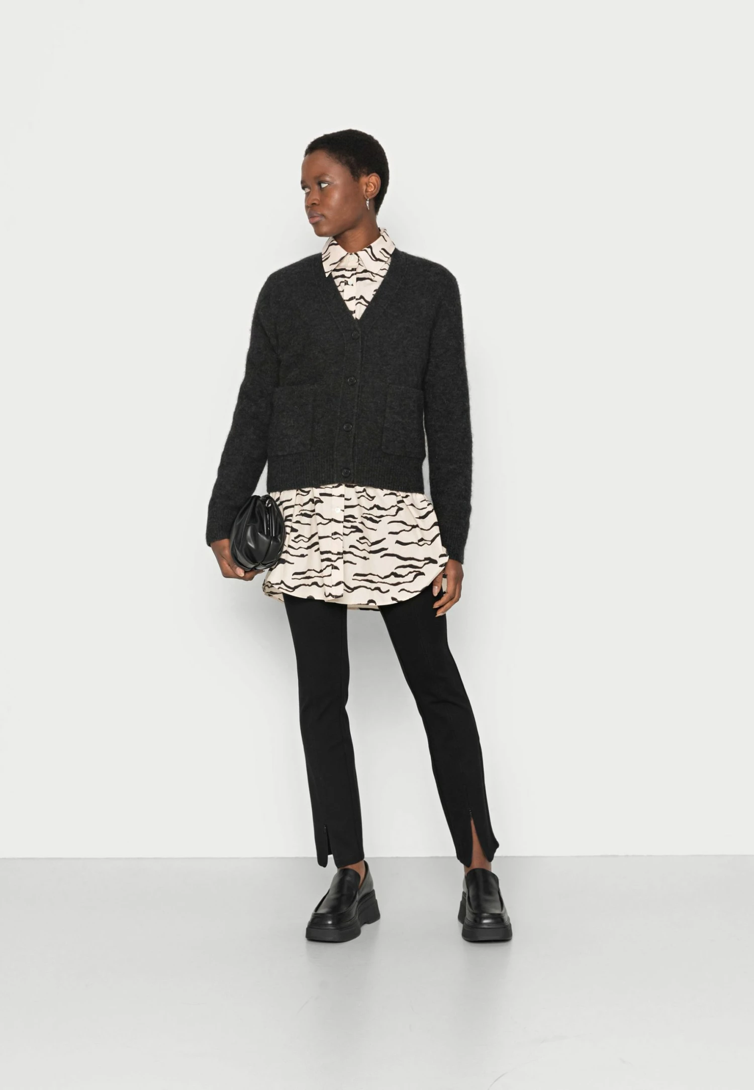 Grosses soldes 🎁 Meilleure qualité ARKET Gilet cardigan col en v profond women ⌛ 4 Grosses soldes 🎁 Meilleure qualité ARKET Gilet cardigan col en v profond women ⌛ – Image 2