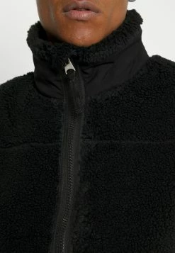 Acheter ❤️ Authentique 100% ARKET Veste sans manches col doublé men 🌟 13 Acheter ❤️ Authentique 100% ARKET Veste sans manches col doublé men 🌟 -ARKET Soldes Boutique 0c7546664bbf46a7b1b2f81034c06948