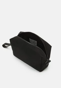 Les meilleures critiques de 🤩 ARKET UNISEX - Trousse de toilette Prix Abordable bag fermeture éclair ✔️ -ARKET Soldes Boutique 11b4df8a6d0e4e7ab79996c221d4d8b2