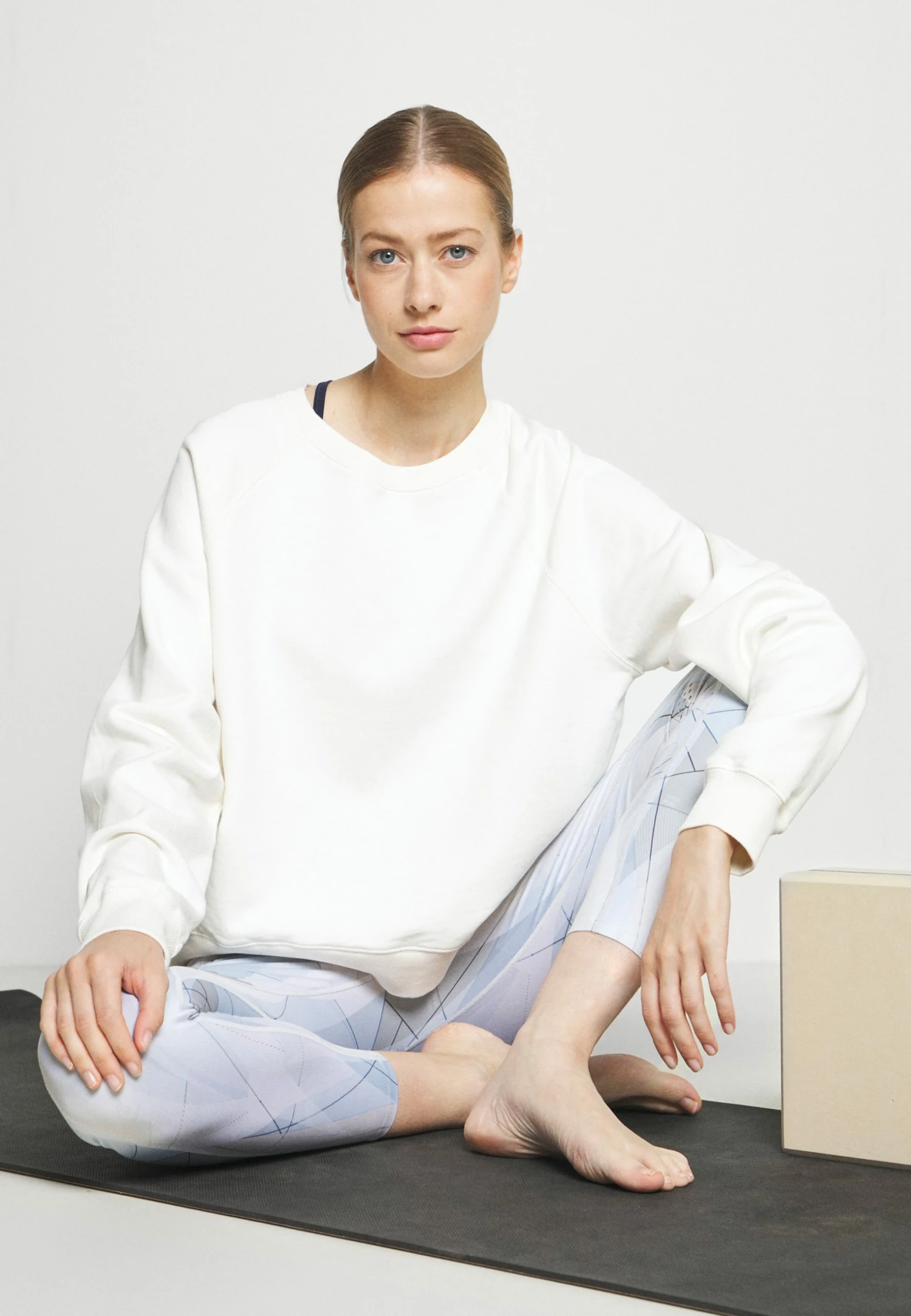 Nouveau 😀 ARKET Sweatshirt Women 🌟 6 Nouveau 😀 ARKET Sweatshirt Women 🌟 – Image 4