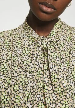 Sortie ⭐ Prix Exclusifs ARKET👗 DRESS - Robe chemise col châle women 👏 -ARKET Soldes Boutique 1c1a20d186eb4eb3b37fad8e394da963