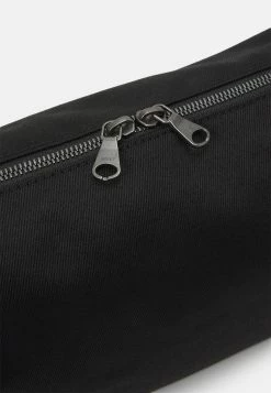 Les meilleures critiques de 🤩 ARKET UNISEX - Trousse de toilette Prix Abordable bag fermeture éclair ✔️ -ARKET Soldes Boutique 202d857ec28c4a5099c8833d9619e51f