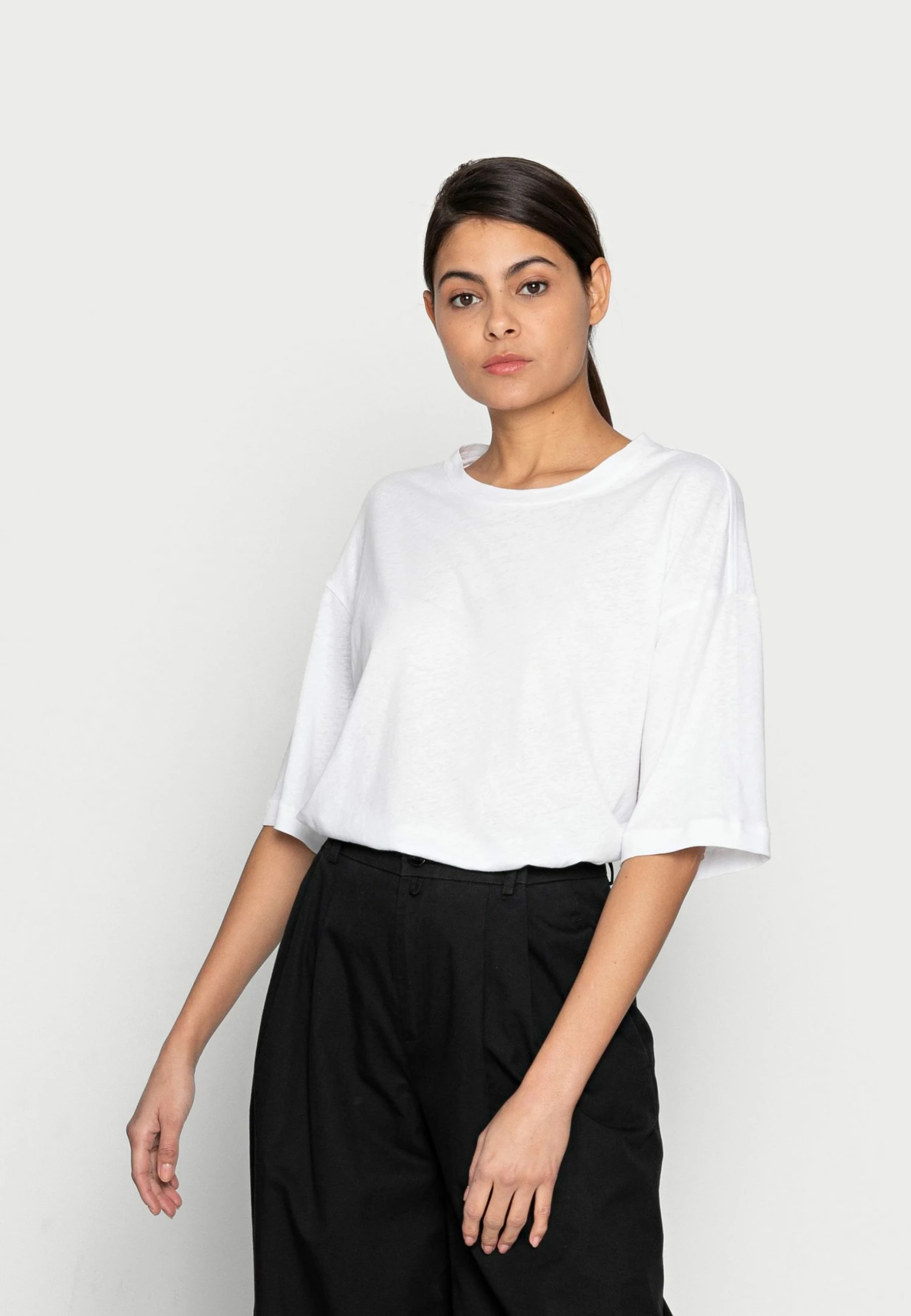 Offres 🎉 ARKET Première Qualité T-shirt basique t shirt col rond women ✨ 3 Offres 🎉 ARKET Première Qualité T-shirt basique t shirt col rond women ✨