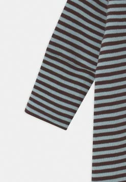 Coupon 🎉 Prix Bradés ARKET UNISEX - Combinaison one piece suit col en v kids 😍 -ARKET Soldes Boutique 2dc3279d2818417ead12e5f36f486af3 1