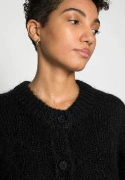 Acheter 🌟 ARKET Prix Jamais Vus Gilet cardigan col rond women 👏 -ARKET Soldes Boutique 36dc06b7e2cf4bf3b7335878a5abb216