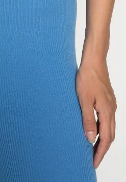 Acheter ⌛ ARKET Legging Se Vend Bas Prix trouser normale women 🛒 -ARKET Soldes Boutique 3ee1f76c353f4f84a2c7d3f3a5d203dc