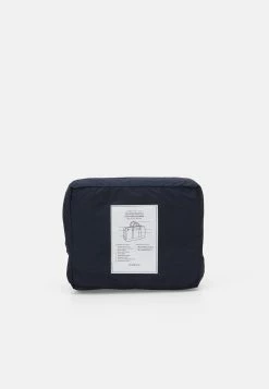 Le moins cher ❤️ Soldes En Ligne ARKET WEEKEND BAG UNISEX - Sac week-end compartiment pour pc portable 👏 17 Le moins cher ❤️ Soldes En Ligne ARKET WEEKEND BAG UNISEX - Sac week-end compartiment pour pc portable 👏 -ARKET Soldes Boutique 411dd38dc0ce4015969e911f17047326