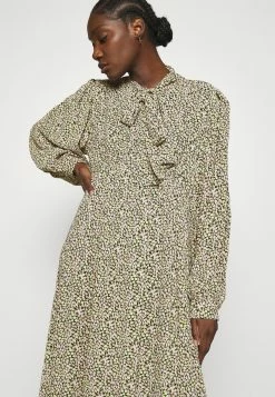 Sortie ⭐ Prix Exclusifs ARKET👗 DRESS - Robe chemise col châle women 👏 -ARKET Soldes Boutique 449c5e10fa14456e8e23f3519e49e5d0