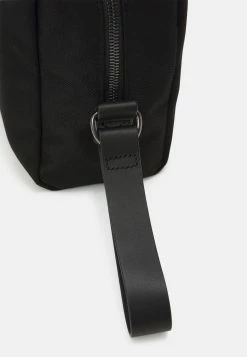 Les meilleures critiques de 🤩 ARKET UNISEX - Trousse de toilette Prix Abordable bag fermeture éclair ✔️ -ARKET Soldes Boutique 4b73f1eae6ff49c6aa62ff9f8e0c5d79