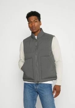 De gros ❤️ ARKET Veste sans manches Pas Cher col doublé men 👏