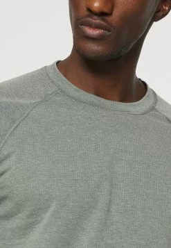 Remise 🛒 ARKET En Remise T-shirt à manches longues t shirt fitness men 💯