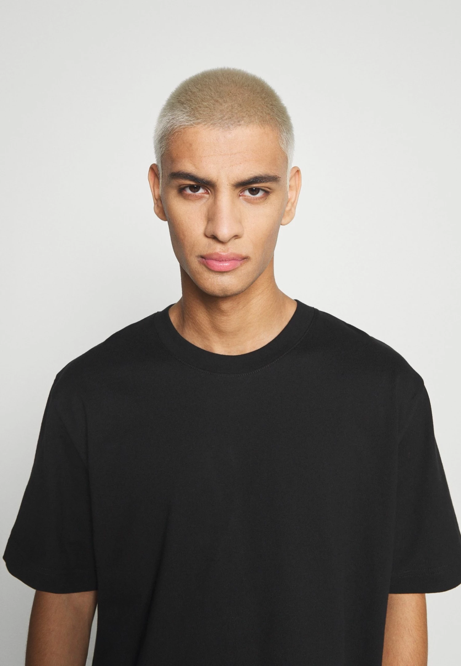 Offres 🎉 ARKET Prix Aimable T-shirt basique t shirt col rond men 🤩 8 Offres 🎉 ARKET Prix Aimable T-shirt basique t shirt col rond men 🤩 – Image 6