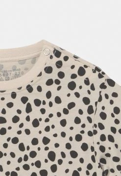 Tout neuf 🎁 ARKET UNISEX - T-shirt imprimé Plus Bas Prix De Vente t shirt col rond kids 😀 -ARKET Soldes Boutique 6e3dabfaee5846f9babae94db86918f9