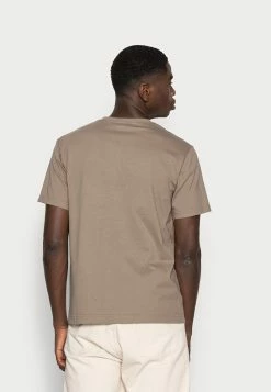 Vente flash 🧨 ARKET T-shirt basique Prix Accessible t shirt col rond men 👏 22 Vente flash 🧨 ARKET T-shirt basique Prix Accessible t shirt col rond men 👏 -ARKET Soldes Boutique 6ec46dfa8b2e42fcb9087601e7a8d7c6