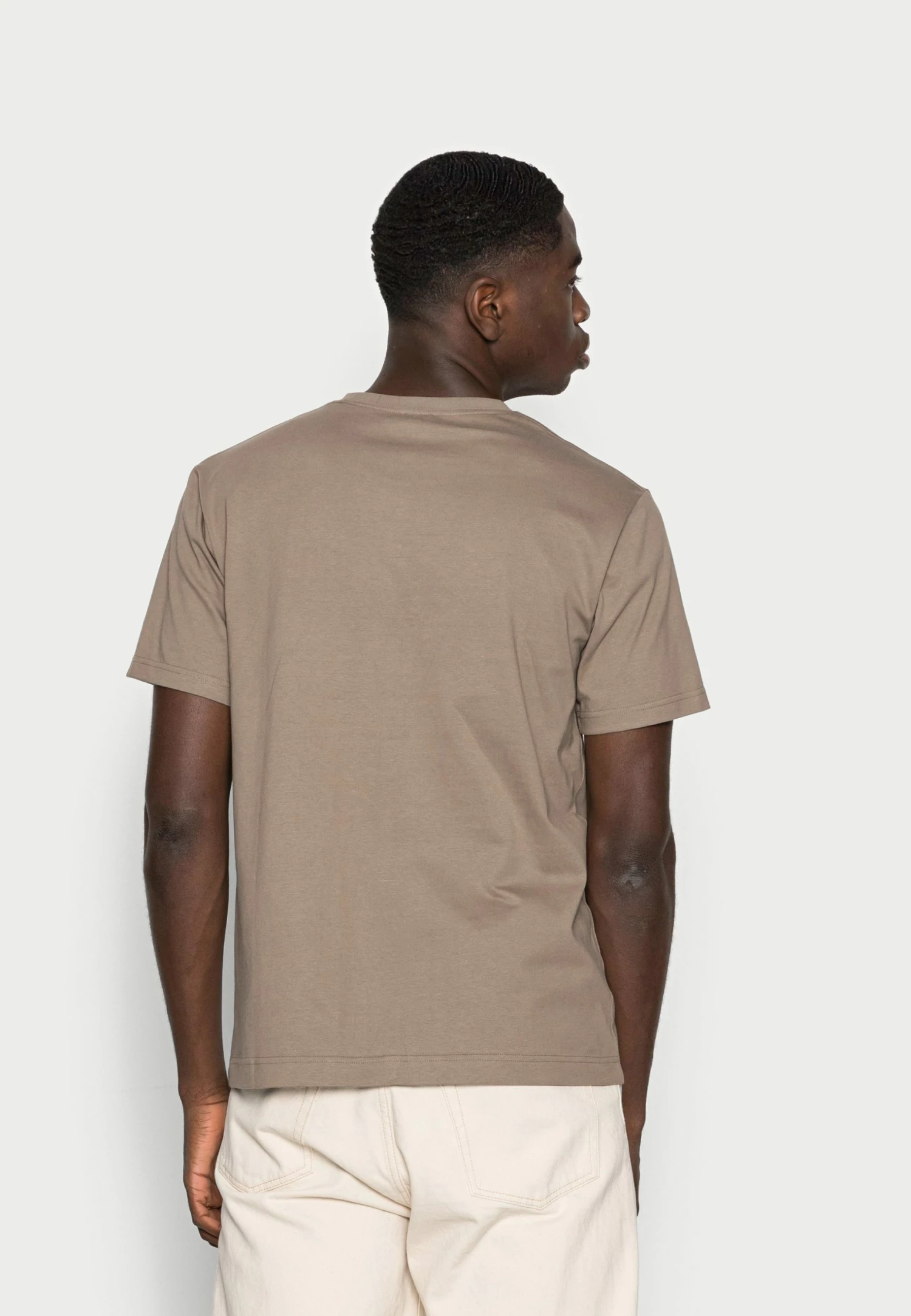 Vente flash 🧨 ARKET T-shirt basique Prix Accessible t shirt col rond men 👏 5 Vente flash 🧨 ARKET T-shirt basique Prix Accessible t shirt col rond men 👏 – Image 3