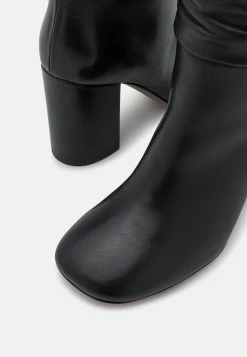 Remise 😀 ARKET Bottes à talons hauts Women ❤️ -ARKET Soldes Boutique 7031f008df634389871581517c50d8ab