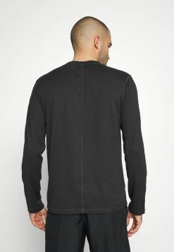 Acheter 🔔 ARKET T-shirt à manches longues Prix Refroidis t shirt fitness men 🌟 -ARKET Soldes Boutique 7179b531f3e34701b8369bedcb35575f