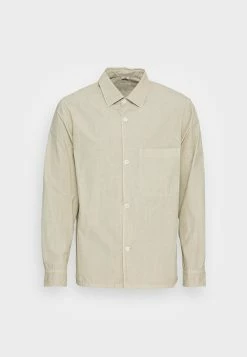 Meilleur prix 🎁 ARKET Marchandise de première qualité Chemise shirt col kent men ⌛ -ARKET Soldes Boutique 7683d78725954fbeb03bdbd8d1bbf255 1