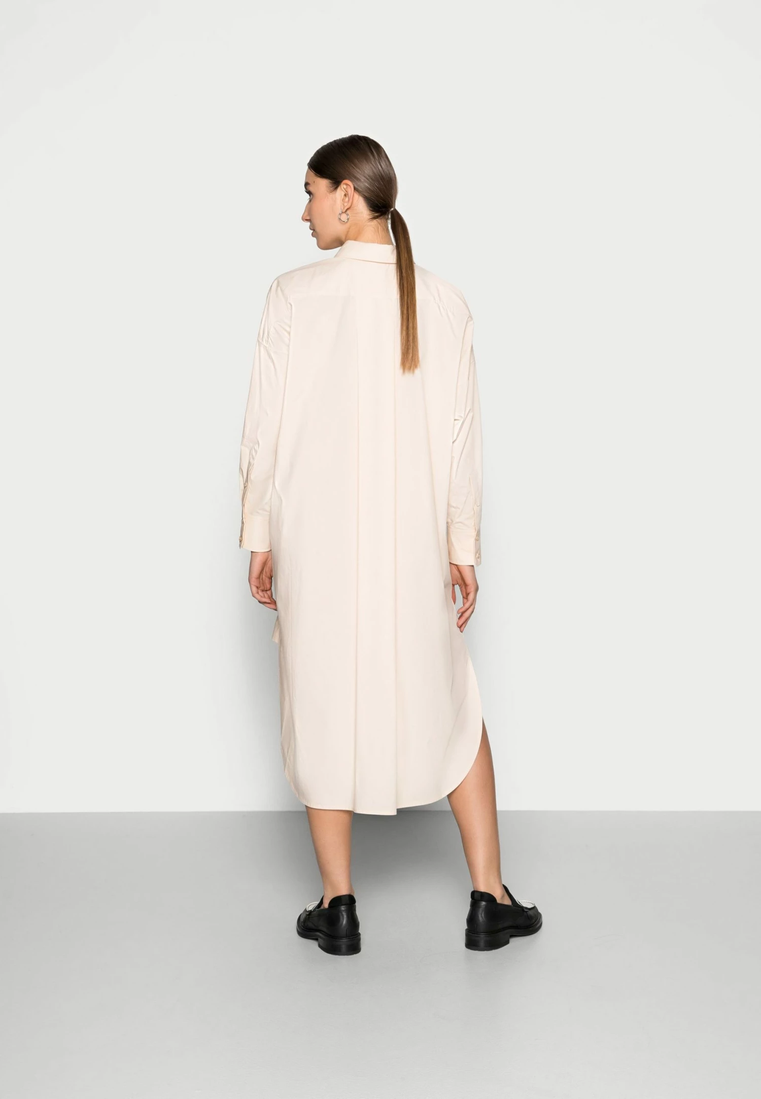 Coupon ✨ ARKET Robe chemise Prix Accessible👗 dress col à revers women 👍 5 Coupon ✨ ARKET Robe chemise Prix Accessible👗 dress col à revers women 👍 – Image 3