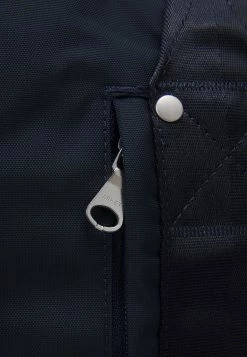 Le moins cher ❤️ Soldes En Ligne ARKET WEEKEND BAG UNISEX - Sac week-end compartiment pour pc portable 👏 19 Le moins cher ❤️ Soldes En Ligne ARKET WEEKEND BAG UNISEX - Sac week-end compartiment pour pc portable 👏 -ARKET Soldes Boutique 78c523452e01449c8ac904463dd4f8ca