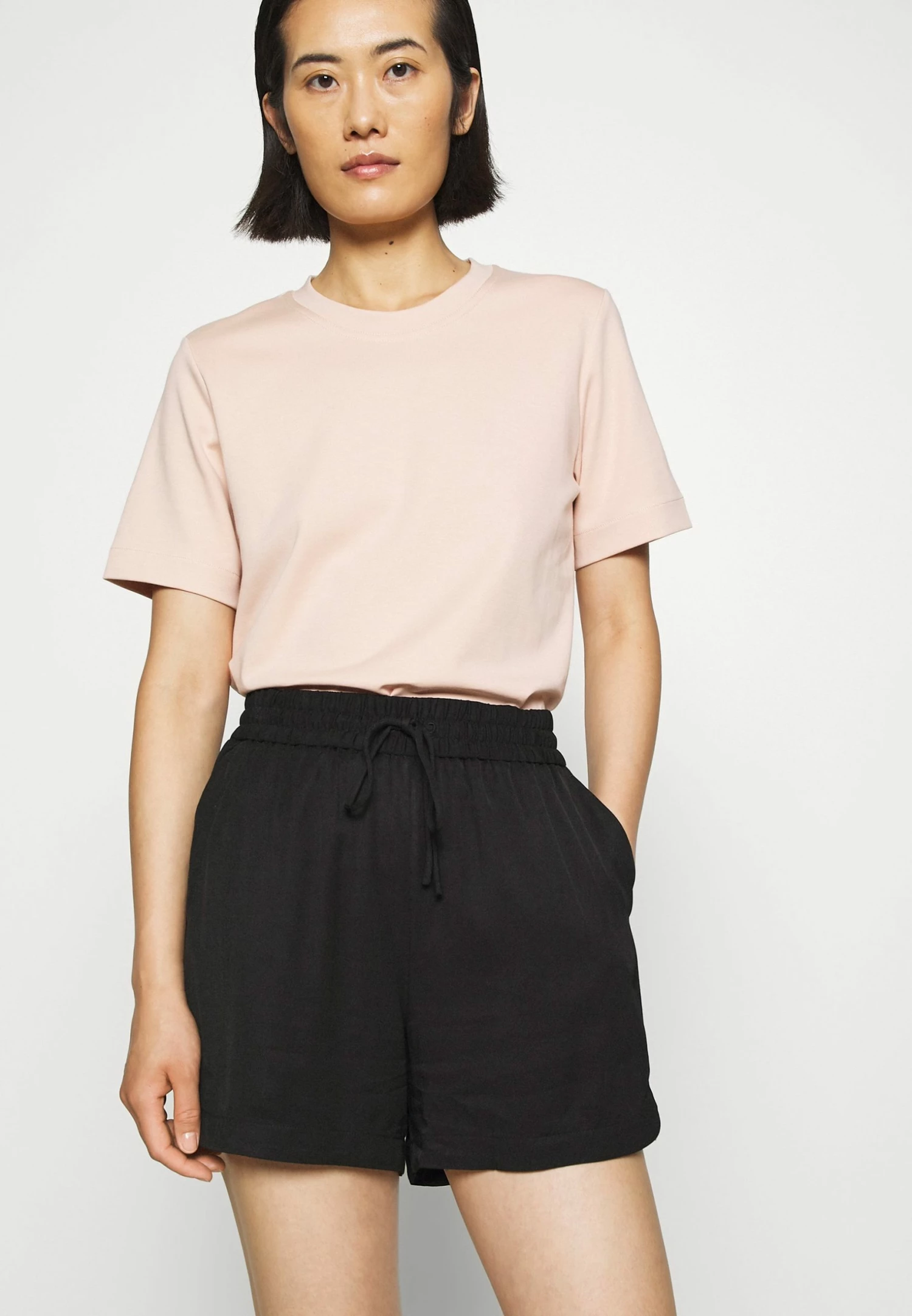 Acheter ⭐ ARKET qualité absolue Short trouser haute women 💯 6 Acheter ⭐ ARKET qualité absolue Short trouser haute women 💯 – Image 4