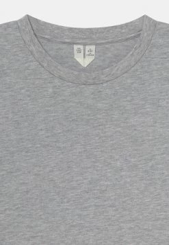 Meilleur prix ⌛ ARKET 3 PACK UNISEX - T-shirt basique Kids 🌟 12 Meilleur prix ⌛ ARKET 3 PACK UNISEX - T-shirt basique Kids 🌟 -ARKET Soldes Boutique 7d67be471ea64b1d87191d07bf95273d