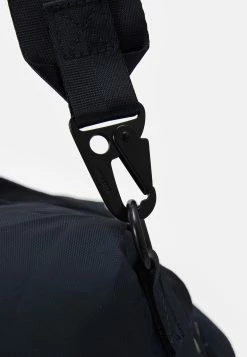 Le moins cher ❤️ Soldes En Ligne ARKET WEEKEND BAG UNISEX - Sac week-end compartiment pour pc portable 👏 18 Le moins cher ❤️ Soldes En Ligne ARKET WEEKEND BAG UNISEX - Sac week-end compartiment pour pc portable 👏 -ARKET Soldes Boutique 80bc31ec026e473a965a771263b3e6dc