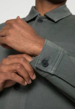 Offres ❤️ En promotion ARKET Veste en jean coat col kent men 🎉 11 Offres ❤️ En promotion ARKET Veste en jean coat col kent men 🎉 -ARKET Soldes Boutique 8341147be7cb4d40a49cbb319112adf1