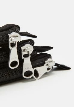 Vente flash 🎁 ARKET UNISEX - Trousse de toilette All 🌟 -ARKET Soldes Boutique 8359a73aeaba405abc5f53b076d30c31