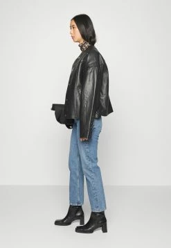 Offres 🎉 ARKET Jean droit Women 🛒 -ARKET Soldes Boutique 87c4a9b6cae24f1da2c415dc9ba2431f