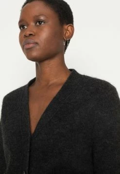 Grosses soldes 🎁 Meilleure qualité ARKET Gilet cardigan col en v profond women ⌛ 19 Grosses soldes 🎁 Meilleure qualité ARKET Gilet cardigan col en v profond women ⌛ -ARKET Soldes Boutique 8b676f98ecaa44d5868c3f954f2fbb77