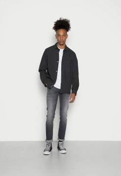 Grosses soldes ⌛ ARKET Chemise Qualité Excellente shirt col kent men 🛒 -ARKET Soldes Boutique 8fc1103157d946ef9eb4dfe1501f7e02