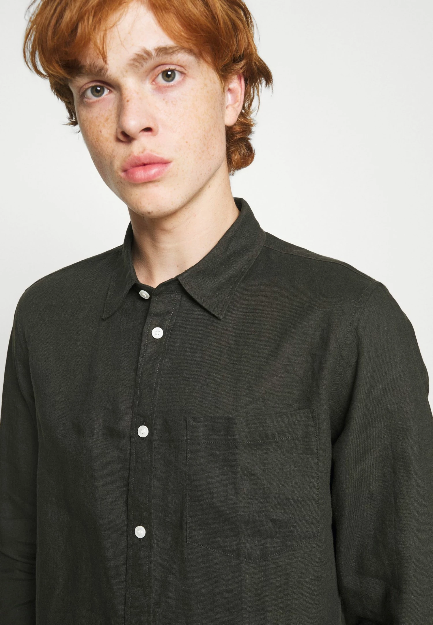 Nouveau ⭐ ARKET Prix Ourlé Linen Shirt - Chemise col kent men ⭐ 6 Nouveau ⭐ ARKET Prix Ourlé Linen Shirt - Chemise col kent men ⭐ – Image 4