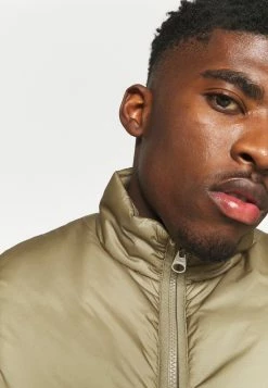 De gros ⭐ ARKET 50% Off De Vente Veste sans manches fitness men ⭐ -ARKET Soldes Boutique 9df12f7a85834be18f9740cec3a7a905