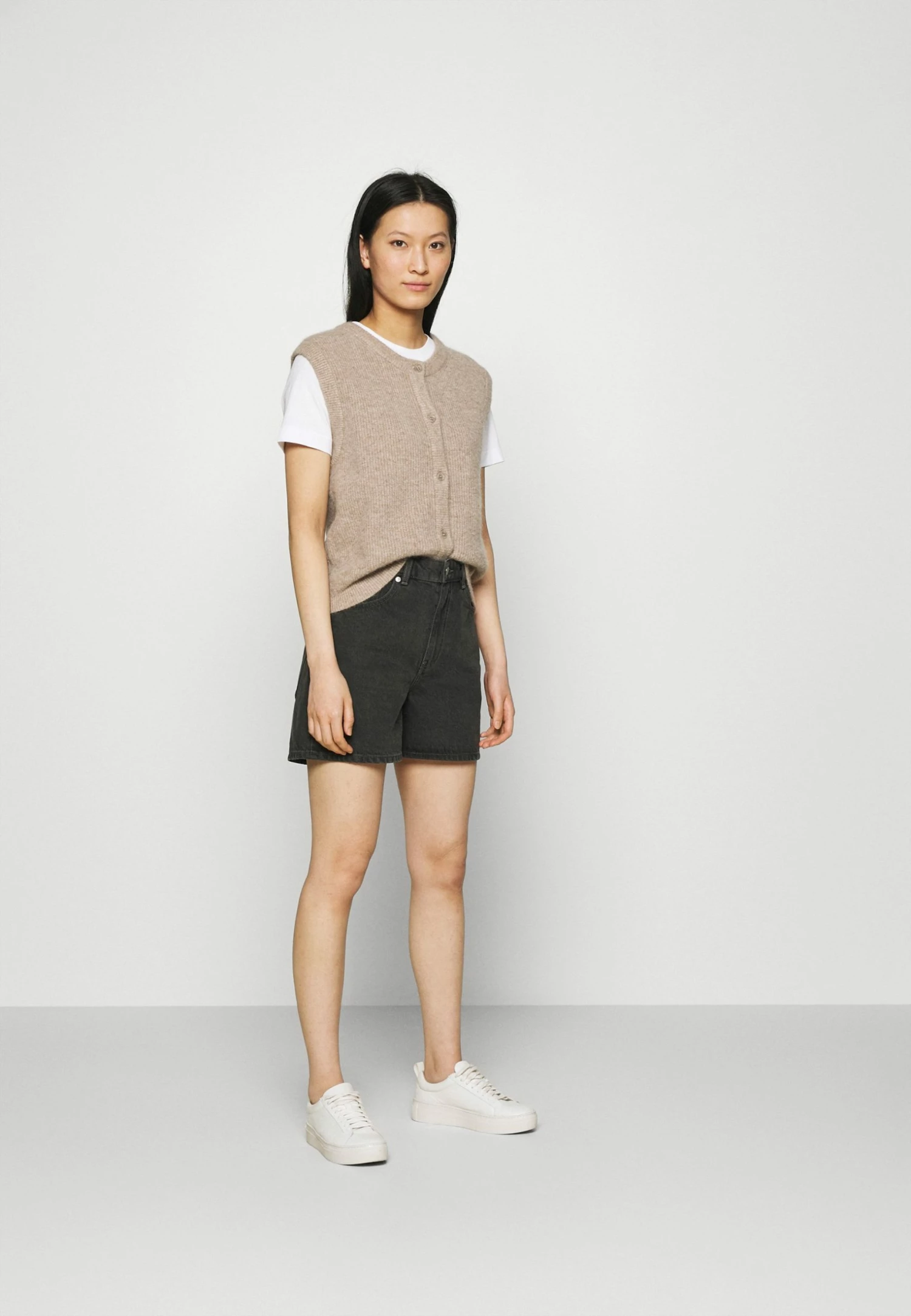 Sortie ❤️ ARKET Prix Gelé SHORTS - Short en jean trouser haute women 🔔 4 Sortie ❤️ ARKET Prix Gelé SHORTS - Short en jean trouser haute women 🔔 – Image 2