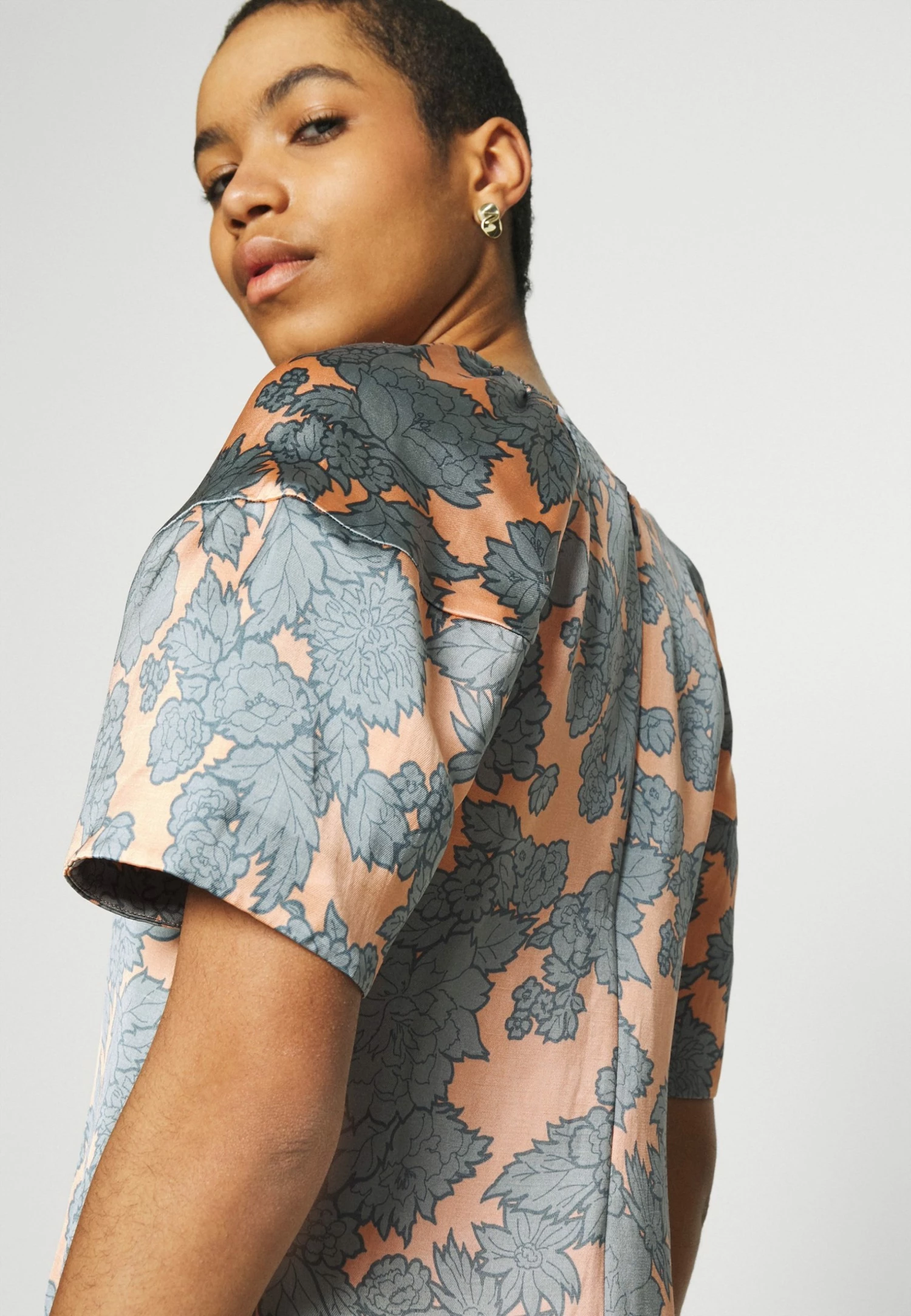 Bon marché 👍 ARKET Blouse - Blouse Prix Cassé shirt col rond women ✔️ 7 Bon marché 👍 ARKET Blouse - Blouse Prix Cassé shirt col rond women ✔️ – Image 5