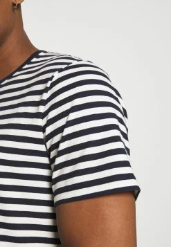 Meilleure vente 🎉 ARKET Se Vend Bas Prix T-shirt basique t shirt col rond men 🤩 -ARKET Soldes Boutique acd1eb388a8f426e853c99d86b34258e