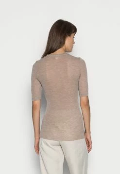 Offres 😍 ARKET T-shirt basique Women 😀 11 Offres 😍 ARKET T-shirt basique Women 😀 -ARKET Soldes Boutique b5c5aa1b7b424b21a220692f5687f70d