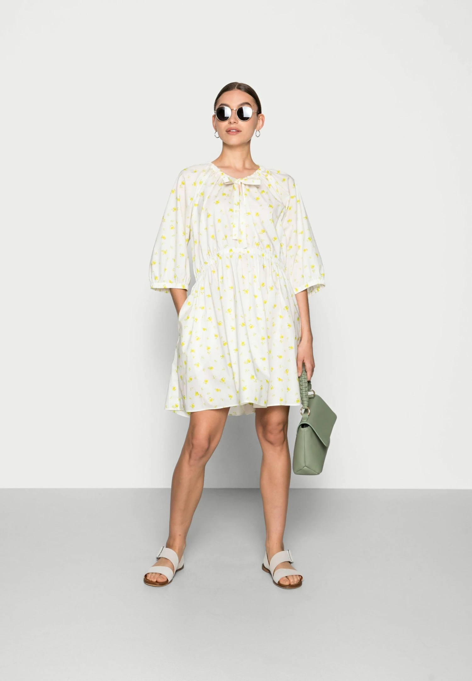 Meilleur prix ✨ ARKET👗 DRESS - Robe de jour Produit de première qualité col en v women ✨ 4 Meilleur prix ✨ ARKET👗 DRESS - Robe de jour Produit de première qualité col en v women ✨ – Image 2