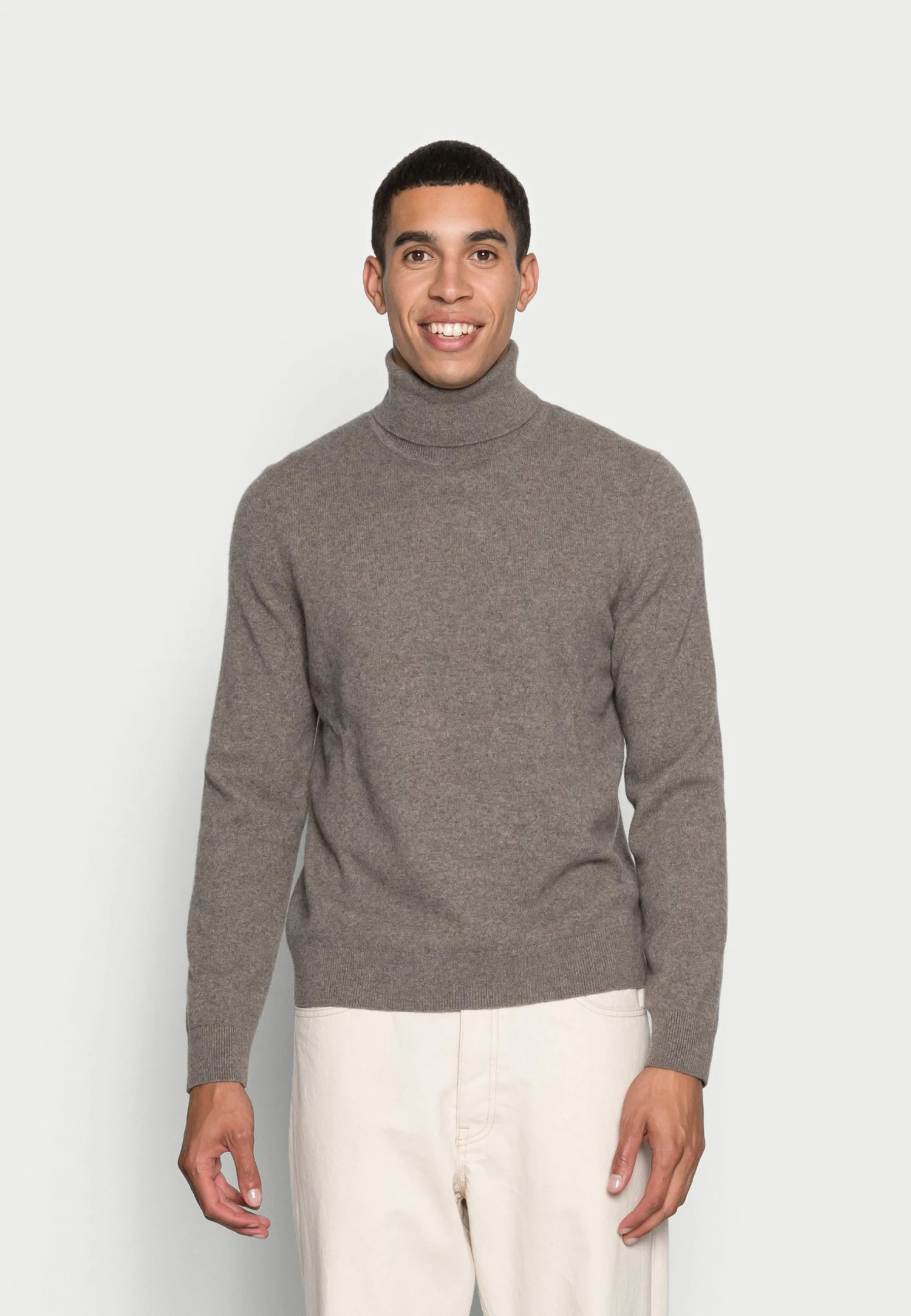 Grosses soldes ⌛ Prix Dégriffé ARKET Pullover col roulé men ❤️ 3 Grosses soldes ⌛ Prix Dégriffé ARKET Pullover col roulé men ❤️