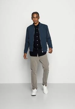 Sortie 🎁 ARKET Chemise Qualité Garantie shirt col kent men 🛒 -ARKET Soldes Boutique c49b671e09644e45bbb6b58bd7296729