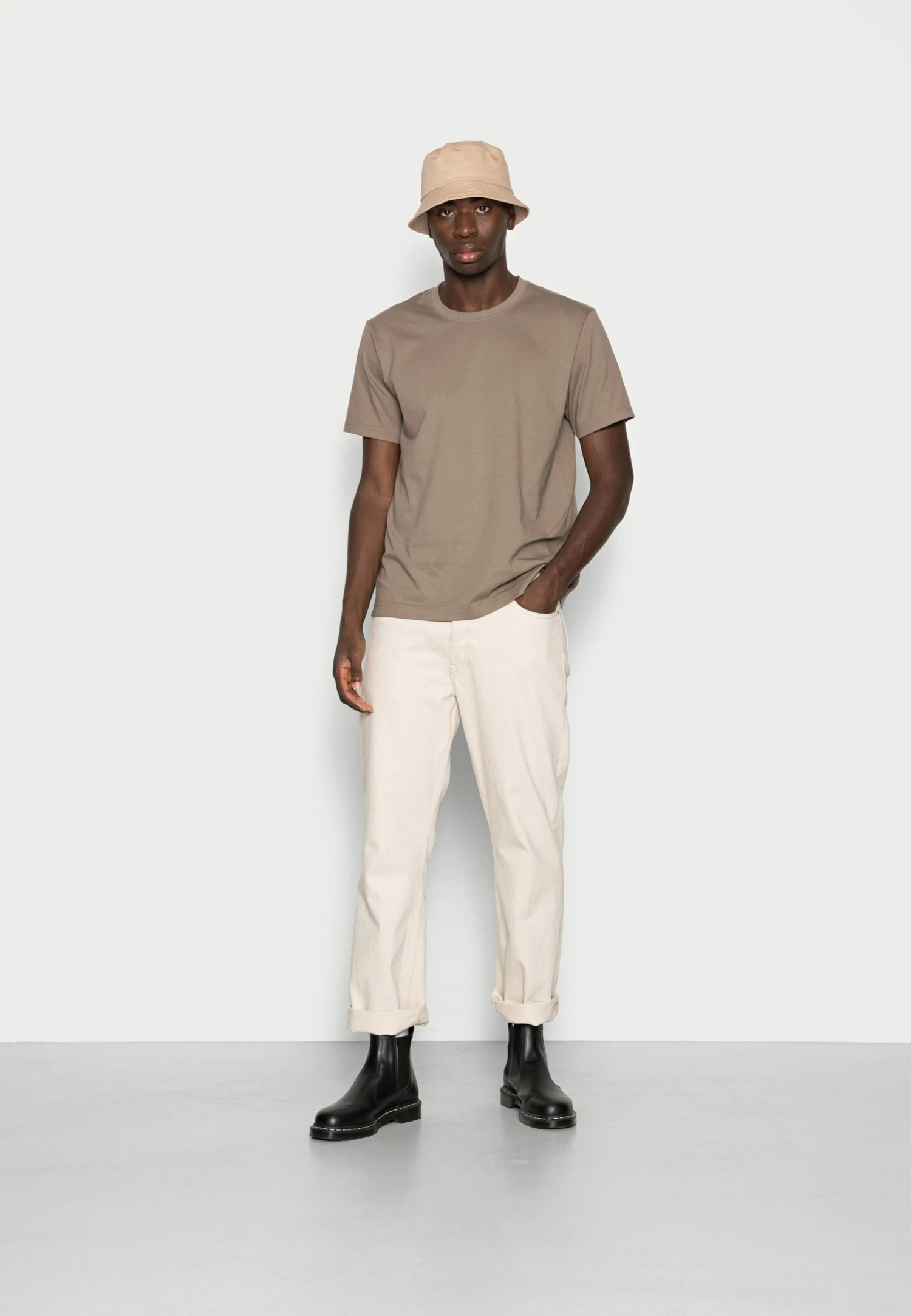 Vente flash 🧨 ARKET T-shirt basique Prix Accessible t shirt col rond men 👏 4 Vente flash 🧨 ARKET T-shirt basique Prix Accessible t shirt col rond men 👏 – Image 2