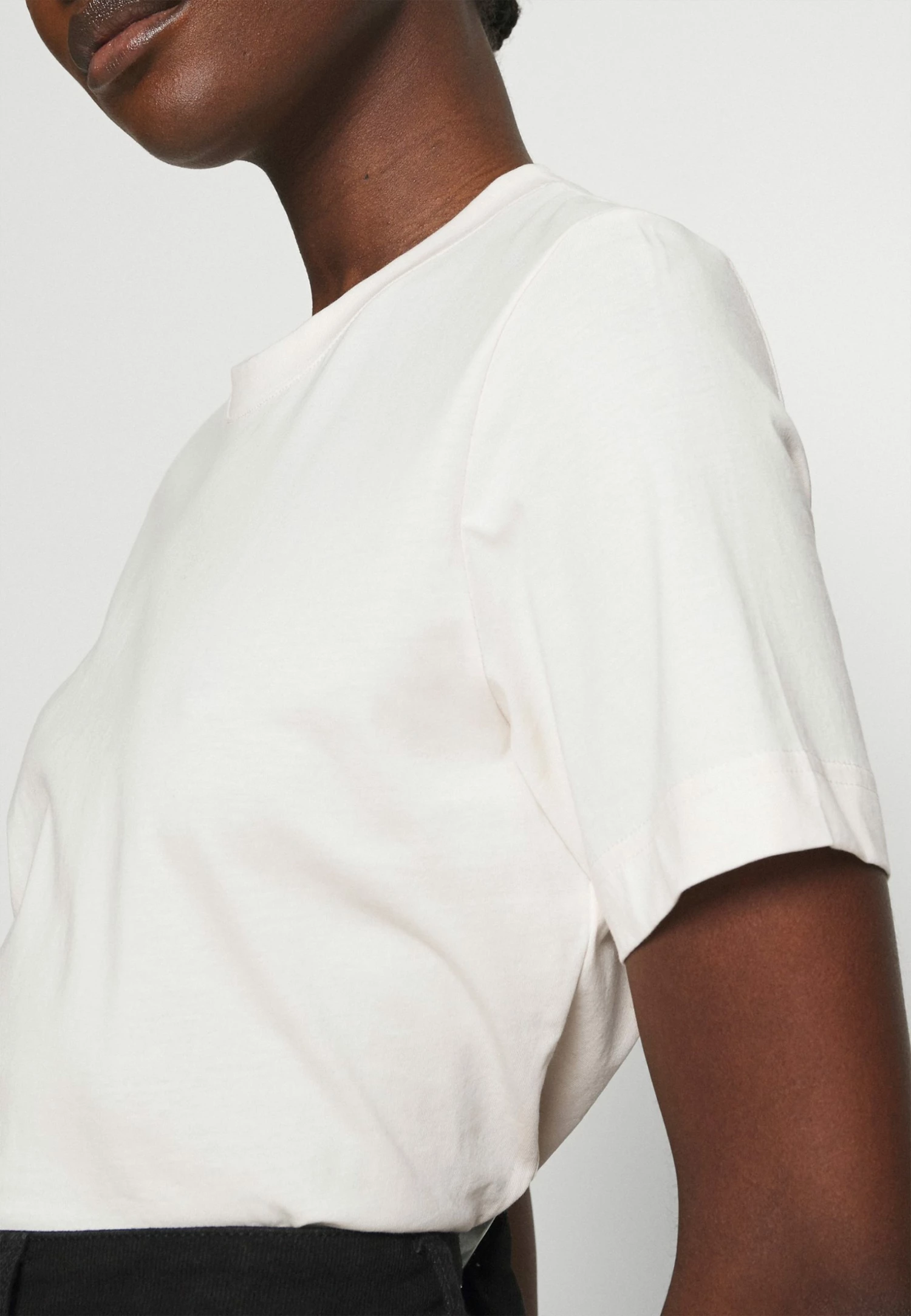 De gros 👍 ARKET T-shirt basique Women 🌟 7 De gros 👍 ARKET T-shirt basique Women 🌟 – Image 5