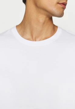 Meilleur prix ✔️ ARKET T-shirt basique Discount En Ligne t shirt col rond men 🧨 26 Meilleur prix ✔️ ARKET T-shirt basique Discount En Ligne t shirt col rond men 🧨 -ARKET Soldes Boutique cc99c760c26f48079832b0f871cec719 1