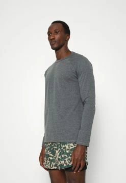 Meilleure vente 🔔 ARKET Prix Exclusifs T-shirt à manches longues t shirt fitness men ⌛