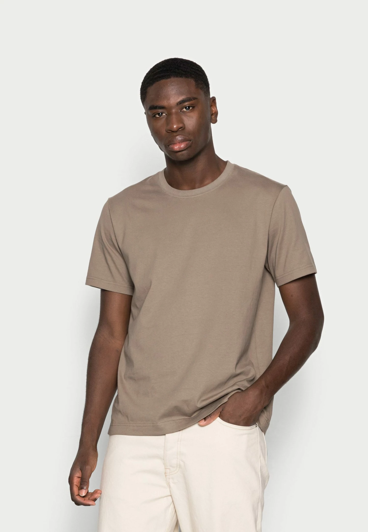 Vente flash 🧨 ARKET T-shirt basique Prix Accessible t shirt col rond men 👏 3 Vente flash 🧨 ARKET T-shirt basique Prix Accessible t shirt col rond men 👏