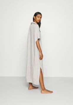 Meilleure vente 🧨 ARKET Bonne Qualité Accessoire de plage beach accessories col en v women 🛒 -ARKET Soldes Boutique d0d1d0540a11473680f4d6ad3baf32e6